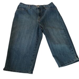 Gloria Vanderbilt size 10  blue cropped high waist  jeans with stretch